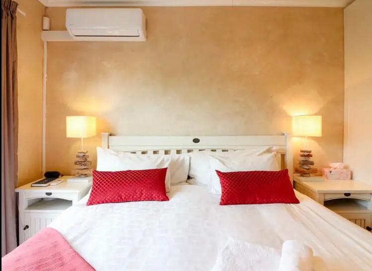 To Let 1 Bedroom Property for Rent in Table View Western Cape